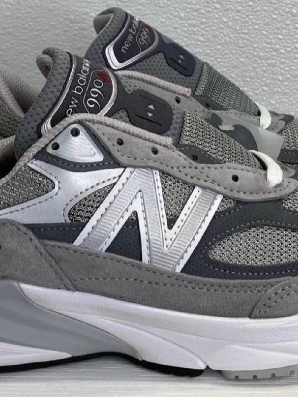 New Balance 990v6 women size 10.5 ( size 9 men )